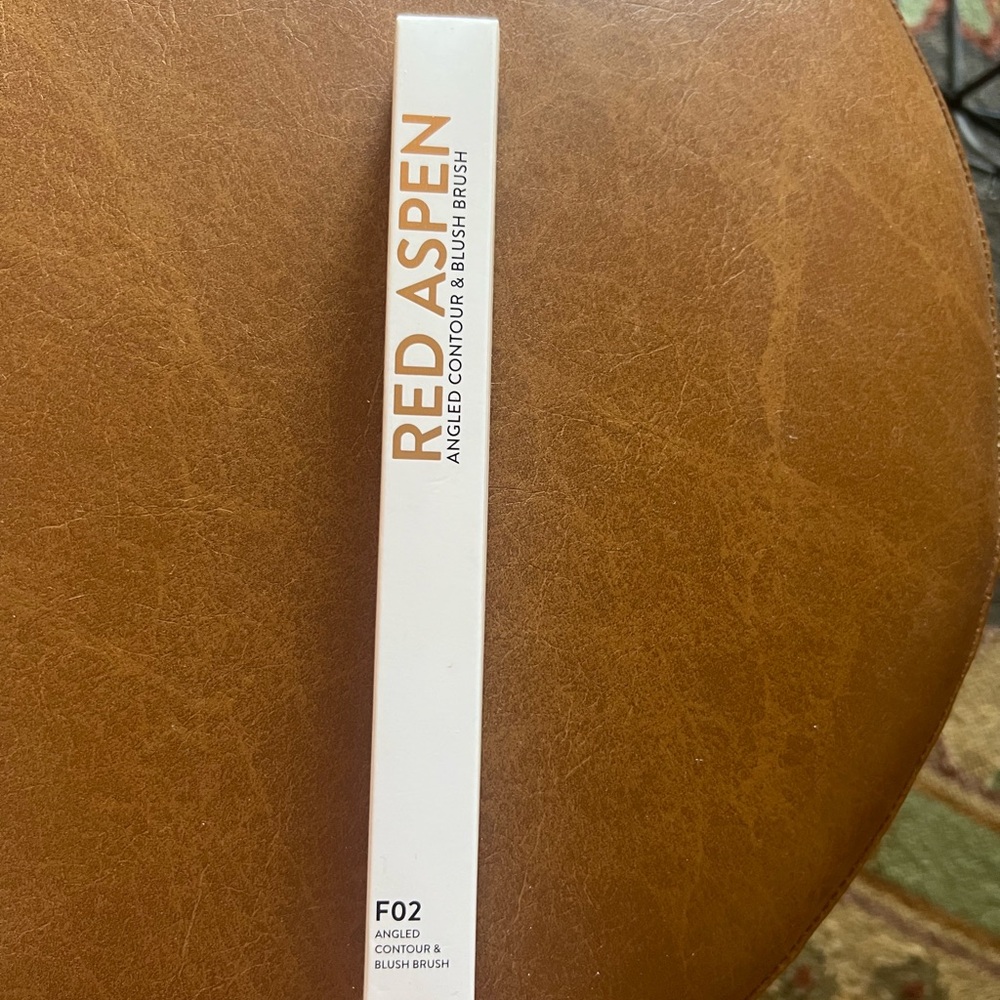 Red Aspen Makeup Brush
Bundle NIB Includes makeup brush roll. - Picture 6 of 8